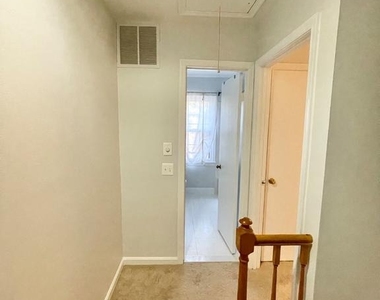 1208 W Abingdon Drive - Photo Thumbnail 15