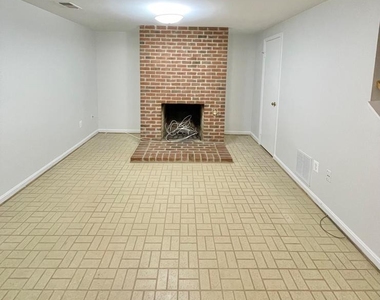 1208 W Abingdon Drive - Photo Thumbnail 24