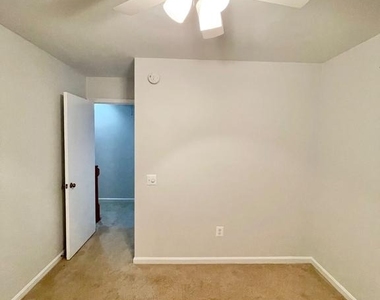 1208 W Abingdon Drive - Photo Thumbnail 17