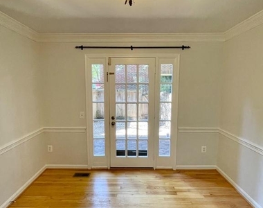 1208 W Abingdon Drive - Photo Thumbnail 8