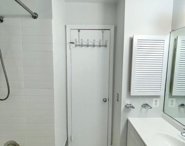 1208 W Abingdon Drive - Photo Thumbnail 22