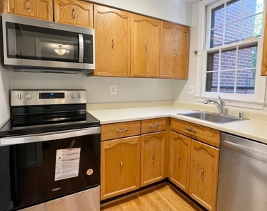 1208 W Abingdon Drive - Photo Thumbnail 11