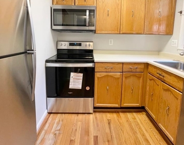 1208 W Abingdon Drive - Photo Thumbnail 10