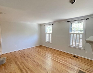 1208 W Abingdon Drive - Photo Thumbnail 4