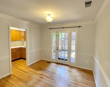 1208 W Abingdon Drive - Photo Thumbnail 7