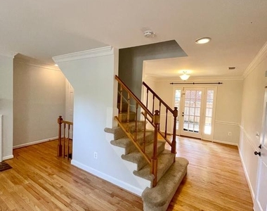 1208 W Abingdon Drive - Photo Thumbnail 6
