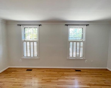 1208 W Abingdon Drive - Photo Thumbnail 5