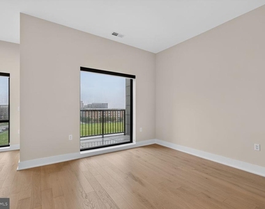701 Swann Avenue - Photo Thumbnail 13
