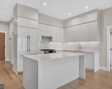 701 Swann Avenue - Photo Thumbnail 5