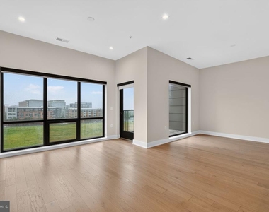 701 Swann Avenue - Photo Thumbnail 11