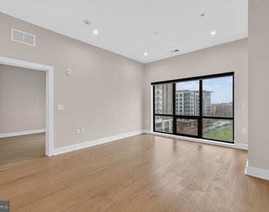 701 Swann Avenue - Photo Thumbnail 14