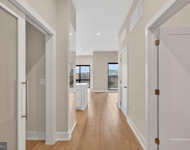 701 Swann Avenue - Photo Thumbnail 4