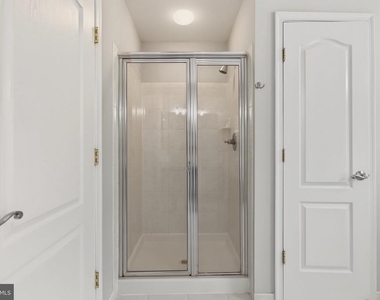 5256 Bessley Place - Photo Thumbnail 52