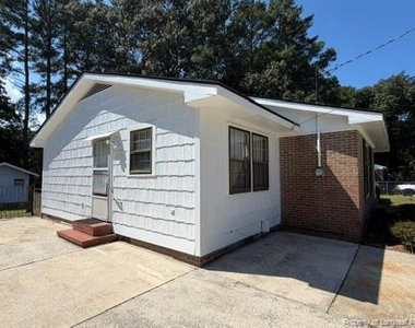 750 Burgoyne Drive - Photo Thumbnail 4