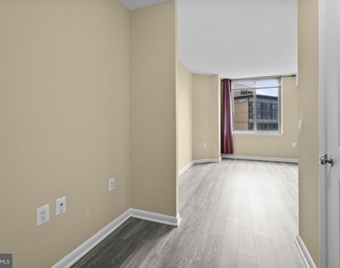 851 N Glebe Road N - Photo Thumbnail 17