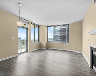 851 N Glebe Road N - Photo Thumbnail 7