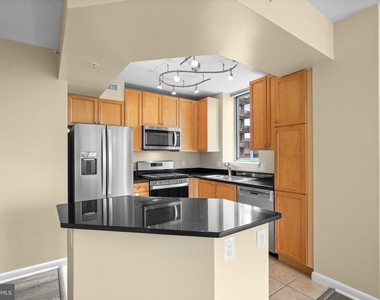 851 N Glebe Road N - Photo Thumbnail 9