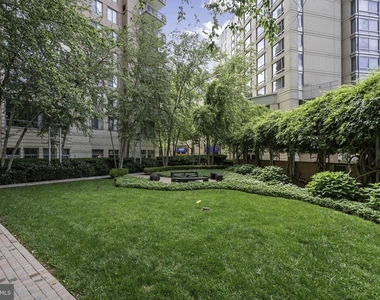851 N Glebe Road N - Photo Thumbnail 29