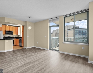 851 N Glebe Road N - Photo Thumbnail 10
