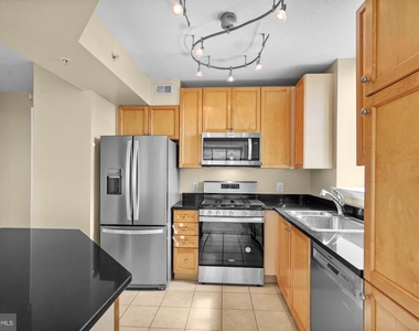 851 N Glebe Road N - Photo Thumbnail 3