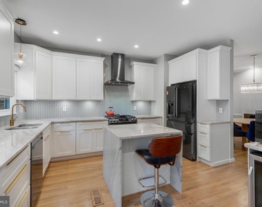 1507 N Colonial Terrace - Photo Thumbnail 17