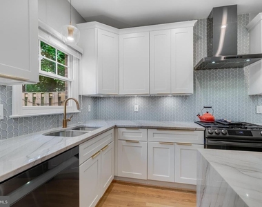 1507 N Colonial Terrace - Photo Thumbnail 13