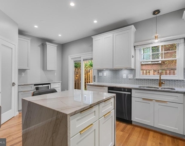 1507 N Colonial Terrace - Photo Thumbnail 15