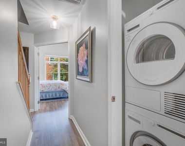 1507 N Colonial Terrace - Photo Thumbnail 23