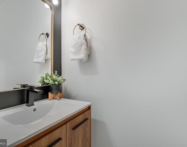 1507 N Colonial Terrace - Photo Thumbnail 34