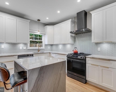 1507 N Colonial Terrace - Photo Thumbnail 16