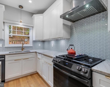 1507 N Colonial Terrace - Photo Thumbnail 18
