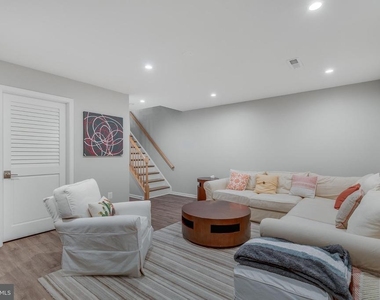 1507 N Colonial Terrace - Photo Thumbnail 9