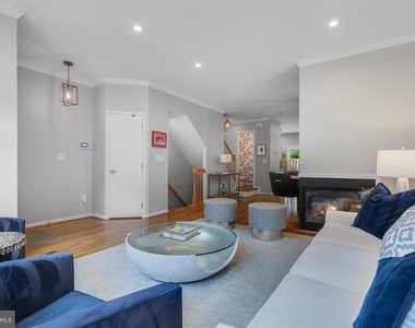 1507 N Colonial Terrace - Photo Thumbnail 8