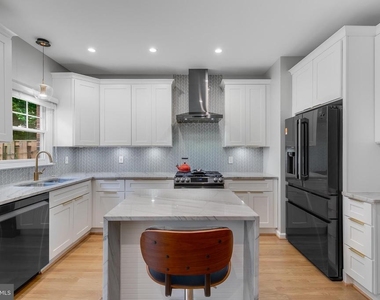 1507 N Colonial Terrace - Photo Thumbnail 11