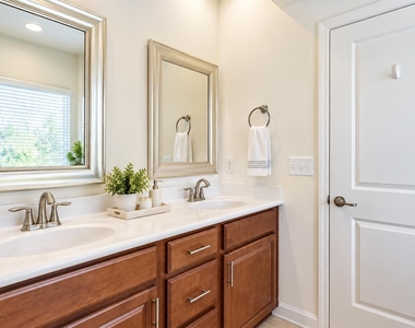 4956 Highcroft Drive - Photo Thumbnail 16