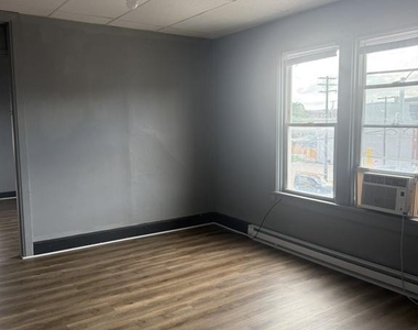 108 N Penn Street - Photo Thumbnail 2