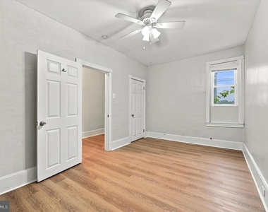 586 Martin Street - Photo Thumbnail 11