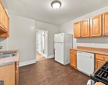 586 Martin Street - Photo Thumbnail 7