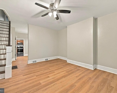 586 Martin Street - Photo Thumbnail 1