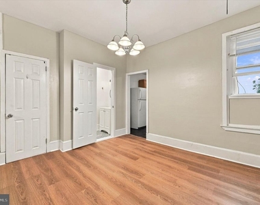 586 Martin Street - Photo Thumbnail 3