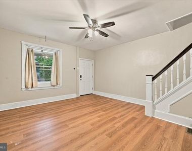 586 Martin Street - Photo Thumbnail 2