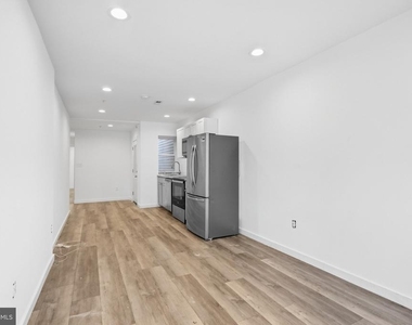 810 Diamond Street - Photo Thumbnail 3