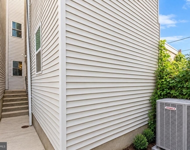 810 Diamond Street - Photo Thumbnail 16