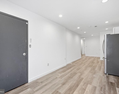 810 Diamond Street - Photo Thumbnail 2