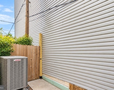 810 Diamond Street - Photo Thumbnail 17