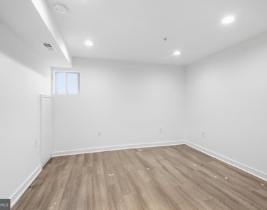 810 Diamond Street - Photo Thumbnail 13