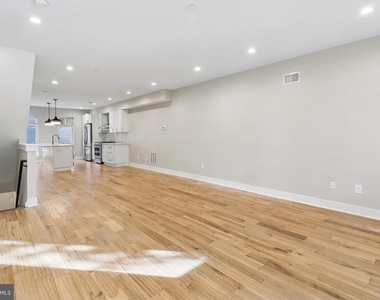 1811 Blair Street - Photo Thumbnail 9