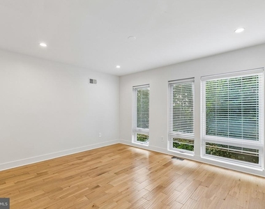 1811 Blair Street - Photo Thumbnail 24