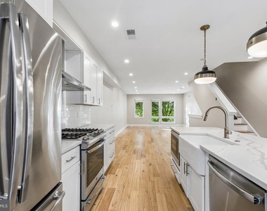 1811 Blair Street - Photo Thumbnail 5