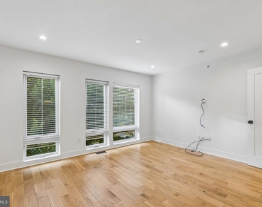 1811 Blair Street - Photo Thumbnail 27
